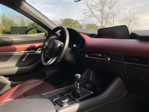 Used 2025 MAZDA MAZDA3 2.5 S Hatchback w/ Premium Pkg image 6