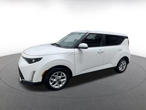 Used 2025 Kia Soul LX w/ LX Technology Package FWD image 7