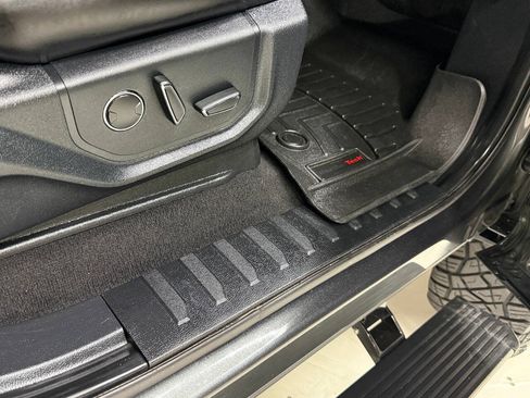 Used 2019 Ford F250 Lariat w/ Lariat Ultimate Package AWD/4WD image 39