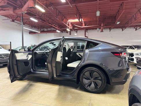 Used 2026 Tesla Model Y Long Range AWD/4WD image 7