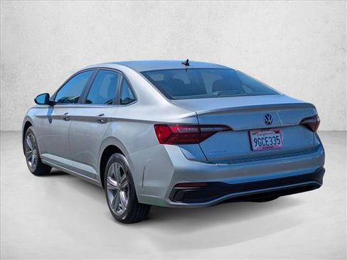 Used 2023 Volkswagen Jetta SE image 8