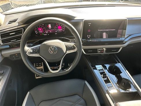 Certified 2025 Volkswagen Atlas Peak Edition SE image 29
