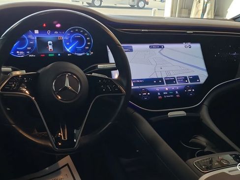 Used 2022 Mercedes-Benz EQS 580 4MATIC Sedan image 4