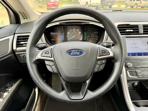 Used 2020 Ford Fusion SE FWD image 19
