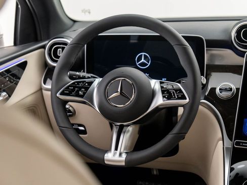 New 2025 Mercedes-Benz GLC 350e 4MATIC image 11