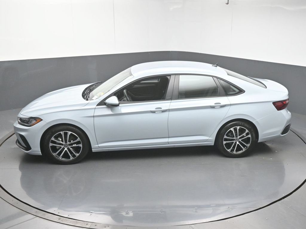 Used 2026 Volkswagen Jetta Sport FWD image 42