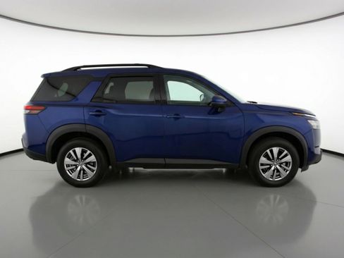 Used 2025 Nissan Pathfinder SV AWD/4WD image 11