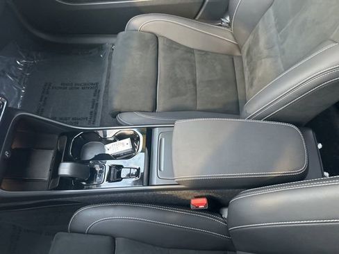 Certified 2025 Volvo XC40 B5 Plus AWD/4WD image 26