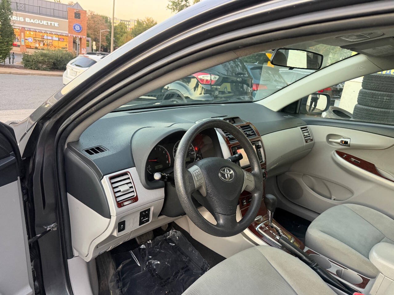 Used 2013 Toyota Corolla LE FWD image 12
