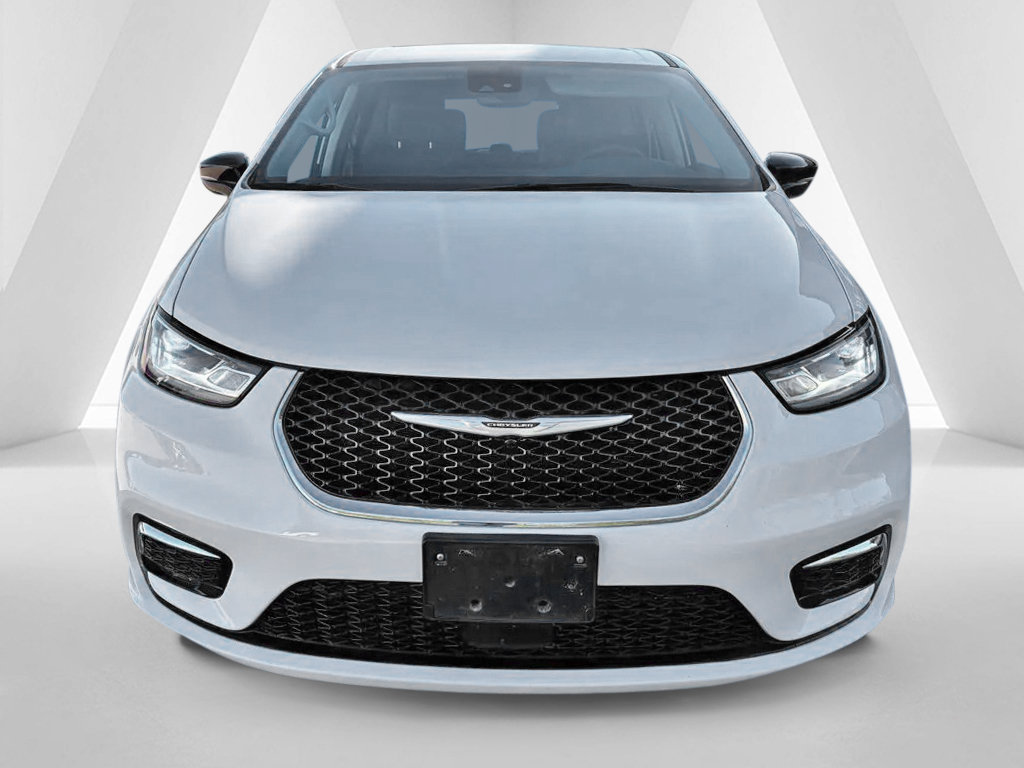 Used 2024 Chrysler Pacifica Limited FWD image 2