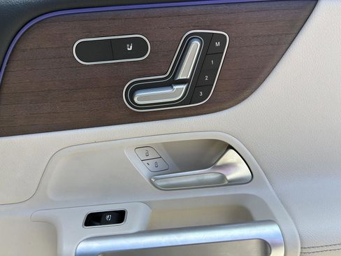 Used 2023 Mercedes-Benz GLB 250 image 28