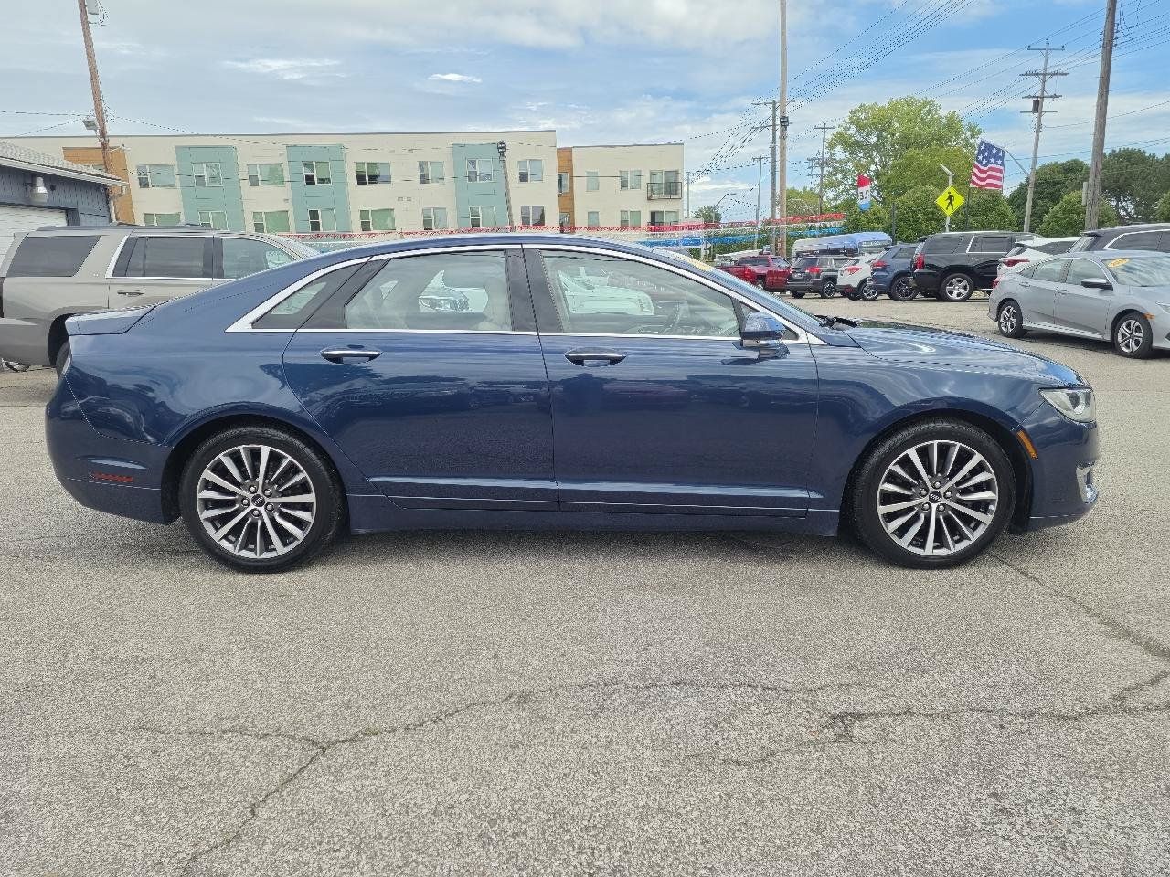 Used 2017 Lincoln MKZ Select w/ Select Plus Package AWD/4WD image 4