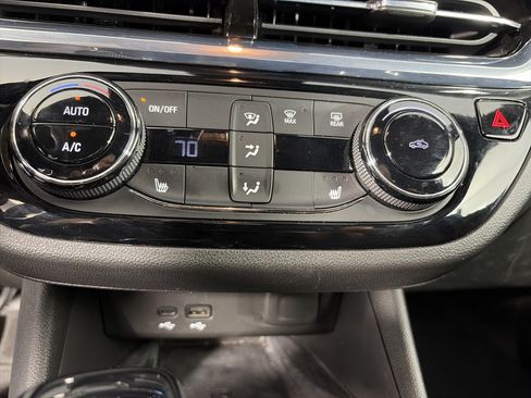 Used 2025 Buick Envista Sport Touring w/ Convenience I Package FWD image 24