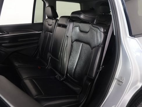 Used 2023 Jeep Grand Cherokee L Limited AWD/4WD image 35