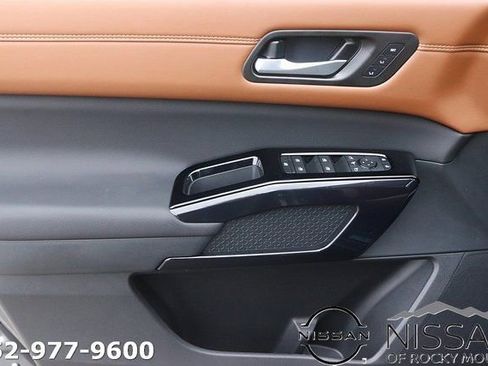 New 2026 Nissan Pathfinder Platinum image 9