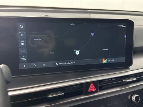 Used 2024 Kia Sorento S image 4