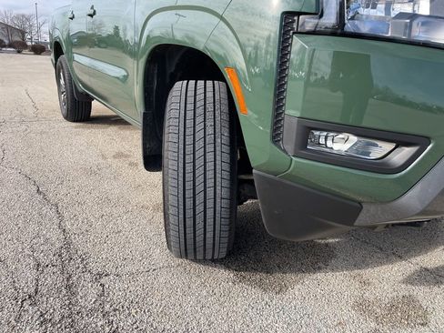 Used 2025 Nissan Frontier SV w/ SV Convenience Package image 17