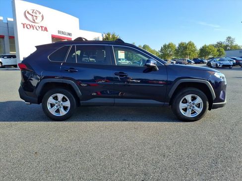 Used 2021 Toyota RAV4 XLE AWD/4WD image 3