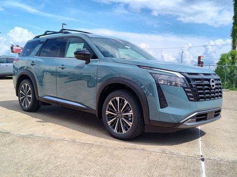 New 2026 Nissan Pathfinder Platinum FWD image 6