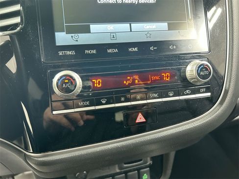 Used 2020 Mitsubishi Outlander LE image 16