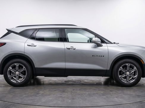 Used 2025 Chevrolet Blazer LT FWD image 11