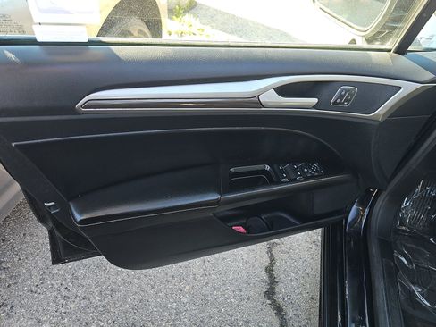 Used 2020 Ford Fusion SEL image 10