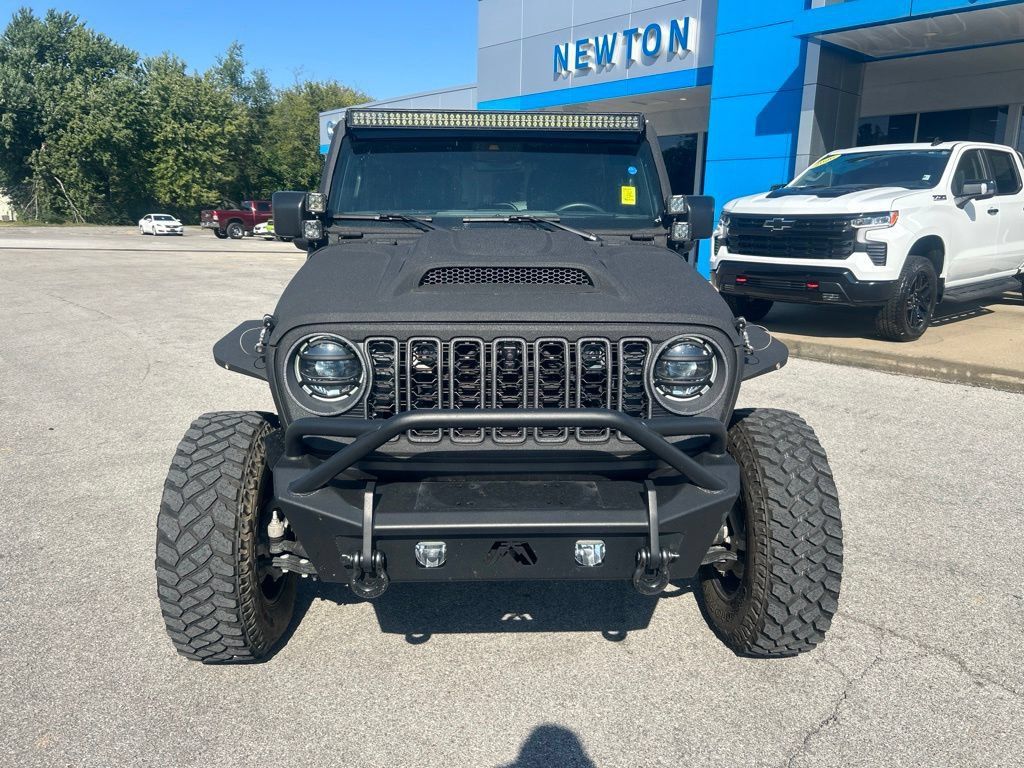 Used 2024 Jeep Wrangler Unlimited Rubicon w/ Technology Group AWD/4WD image 2