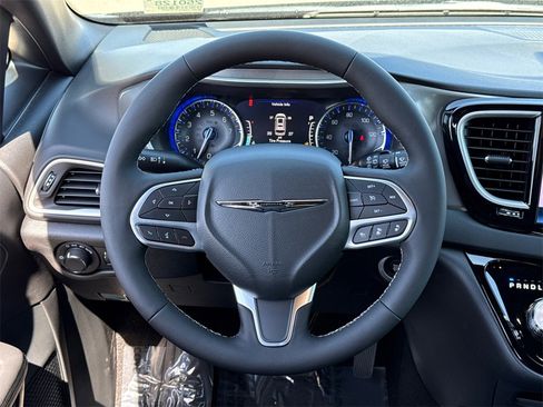 New 2025 Chrysler Voyager LX image 23