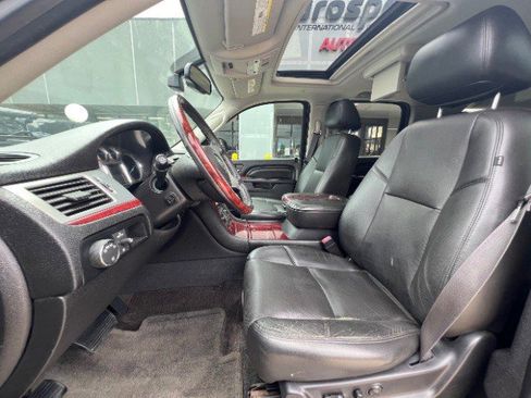 Used 2014 Cadillac Escalade ESV Luxury RWD image 41