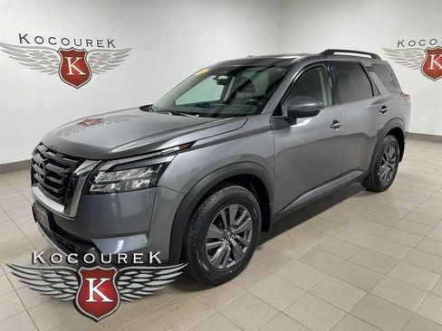 Used 2024 Nissan Pathfinder SV AWD/4WD image 3