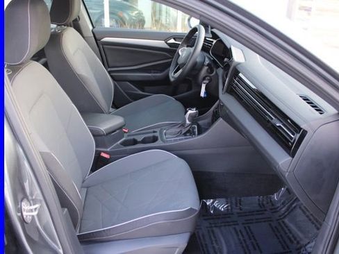 Used 2025 Volkswagen Jetta Sport image 15