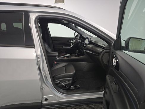 Used 2025 Jeep Compass Latitude w/ Convenience Group image 8