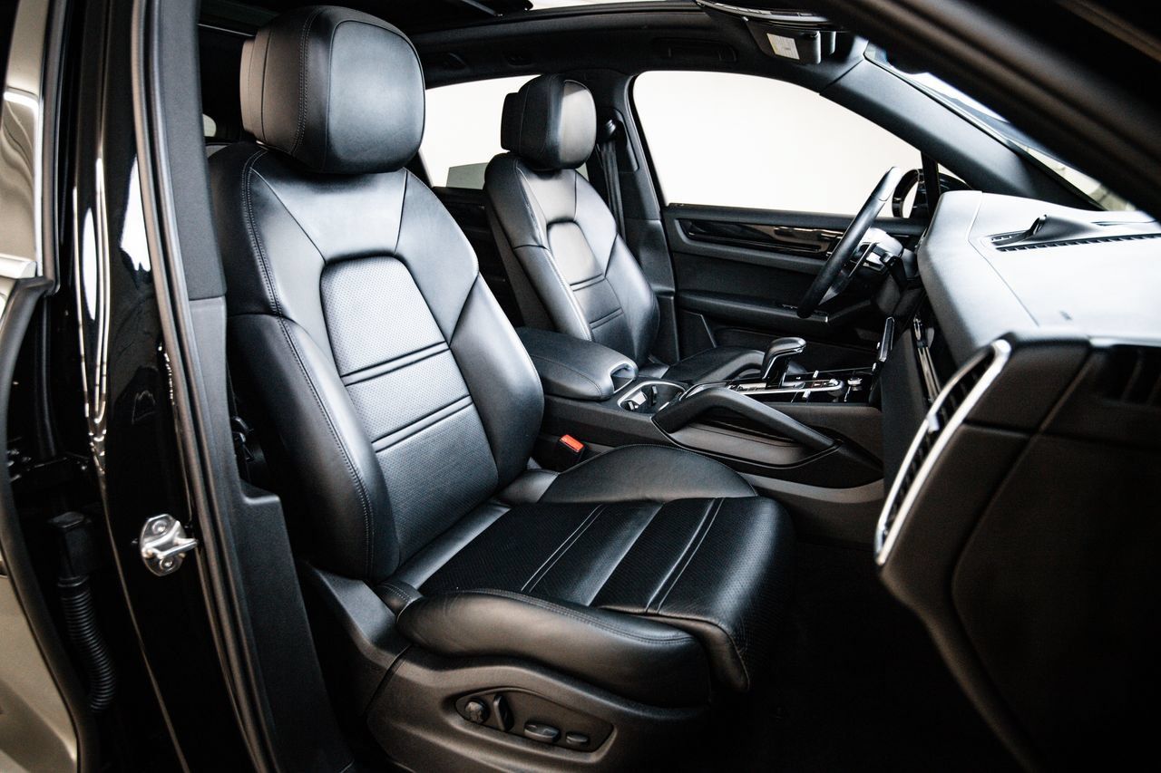 Certified 2023 Porsche Cayenne AWD/4WD image 29