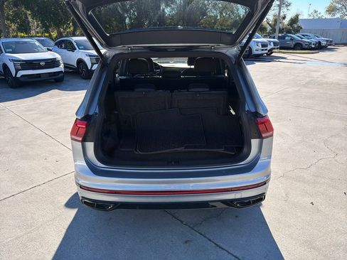 Used 2022 Volkswagen Tiguan SE R-Line image 34
