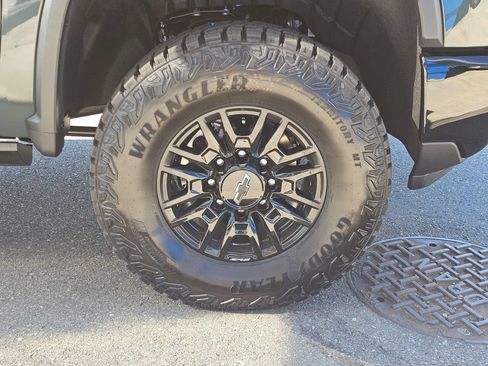 New 2026 Chevrolet Silverado 2500 ZR2 w/ LPO, Dark Essentials Package AWD/4WD image 9