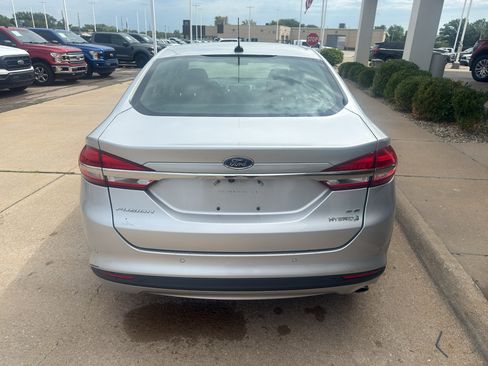 Used 2017 Ford Fusion SE FWD image 10