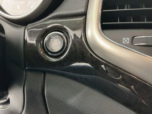 Used 2013 Jeep Grand Cherokee Laredo AWD/4WD image 23