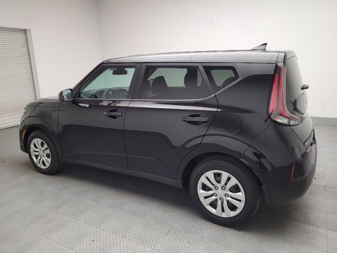 Used 2023 Kia Soul LX image 3