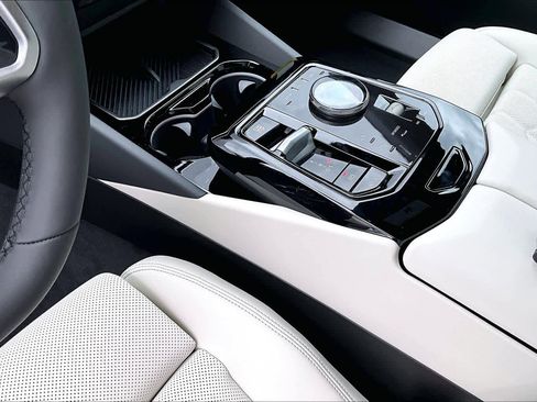 New 2026 BMW 530i xDrive w/ M Sport Package image 8