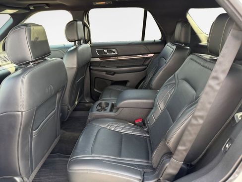 Used 2017 Ford Explorer Platinum image 24