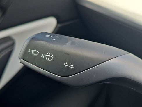 Used 2020 Tesla Model Y Long Range image 24