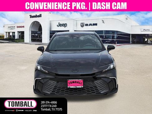 Used 2025 Toyota Camry SE w/ Convenience Package FWD image 2