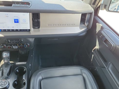 Certified 2025 Ford Bronco Outer Banks AWD/4WD image 15