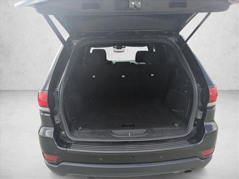 Used 2019 Jeep Grand Cherokee Laredo image 7