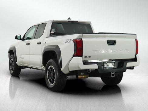 Used 2024 Toyota Tacoma TRD Off-Road AWD/4WD image 5