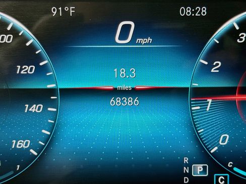 Used 2022 Mercedes-Benz GLB 250 w/ Premium Package Lite image 16
