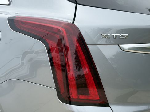 Certified 2024 Cadillac XT5 Premium Luxury FWD image 8