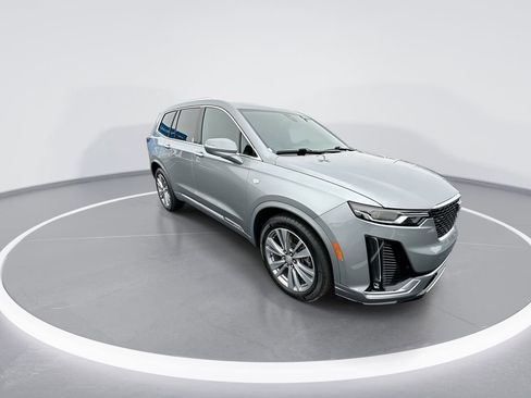Used 2025 Cadillac XT6 Premium Luxury FWD image 2