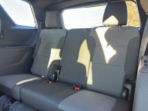 Used 2022 Chevrolet Traverse LT FWD image 8