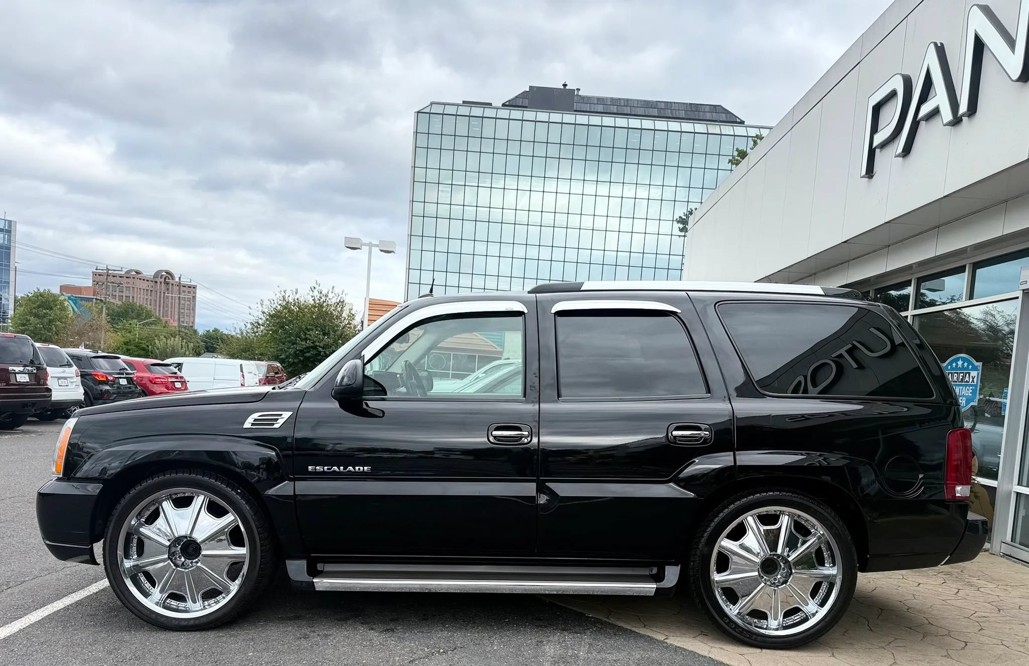 Used 2005 Cadillac Escalade AWD image 4